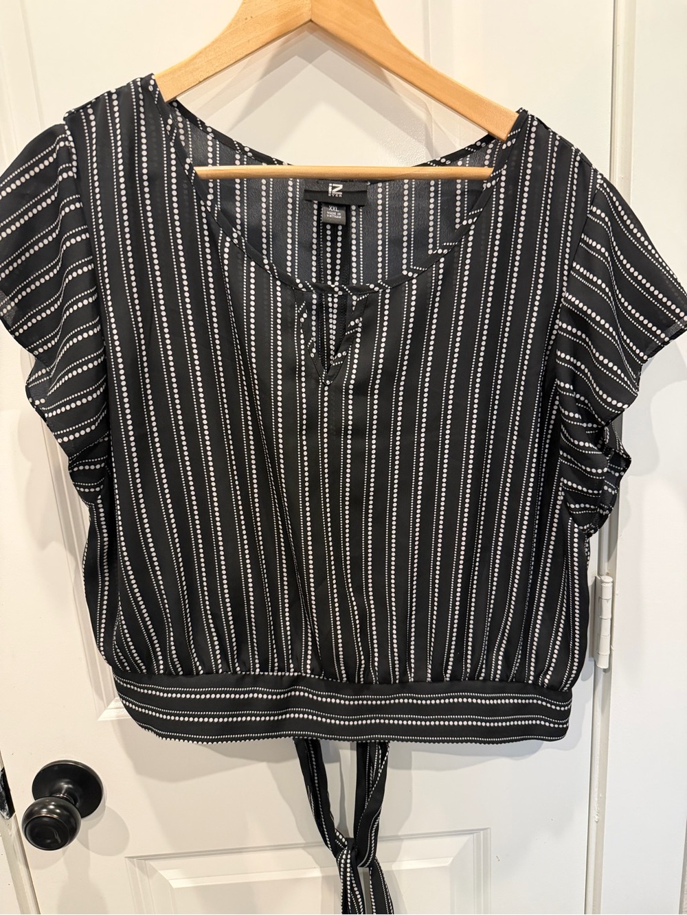 Iz Byer Black Stripe Tie-Hem Short Sleeve Blouse